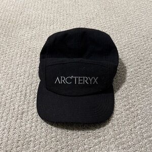 Arc'teryx Black Cap